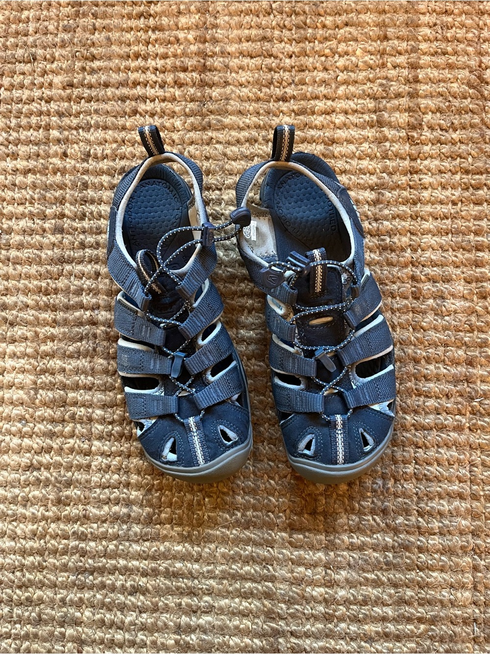 Keens womenās 8.5 hiking sandals